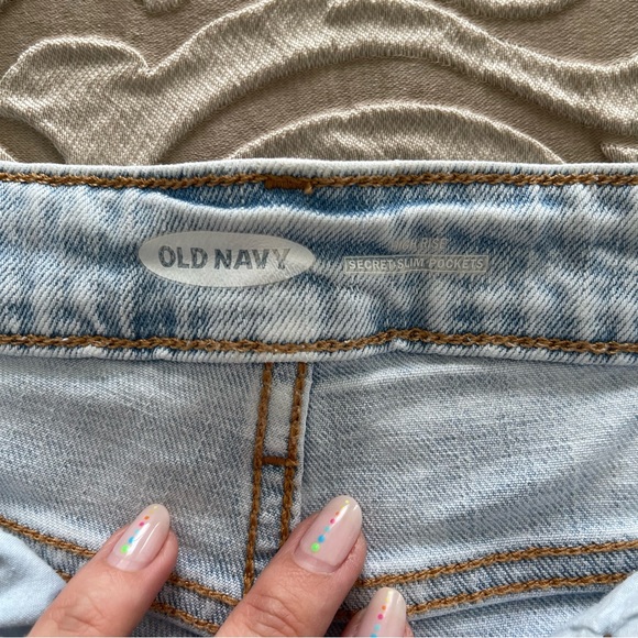 Old Navy High Rise light wash jean shorts - Picture 4 of 5